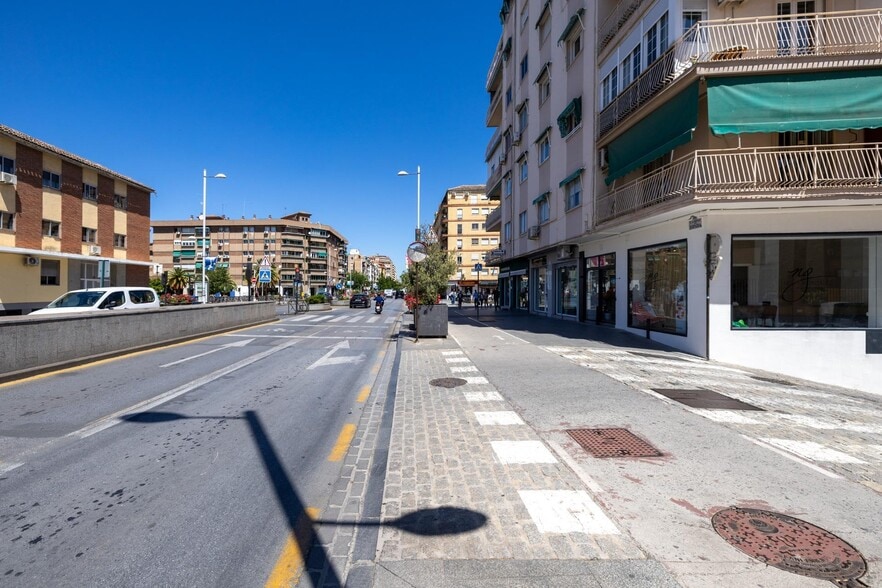 Calle Abderrahmán, 11, Granada, Granada en venta - Foto del edificio - Imagen 2 de 32