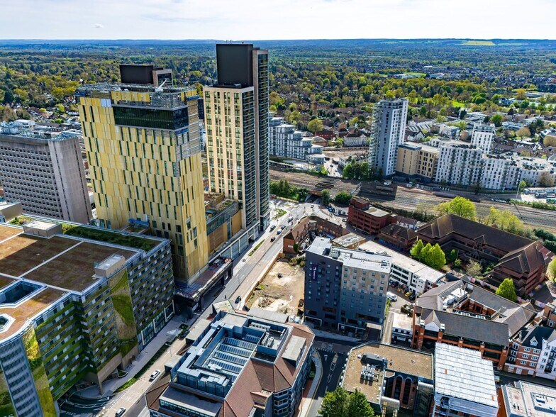 11-13 Victoria Way, Woking en venta - Foto del edificio - Imagen 3 de 4