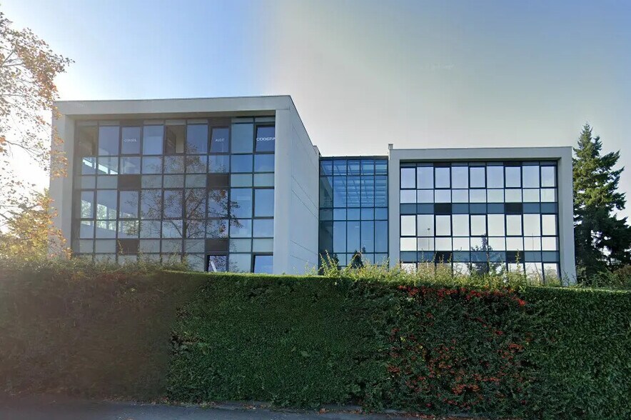 23 Rue Maryse Bastié, Bron en alquiler - Foto del edificio - Imagen 2 de 2