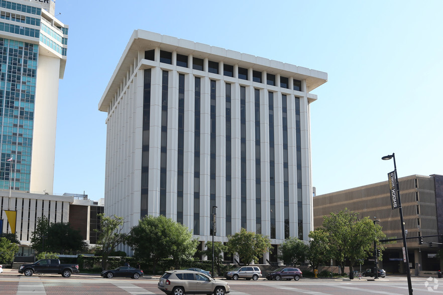 250 W Douglas Ave, Wichita, KS en alquiler - Foto del edificio - Imagen 3 de 4