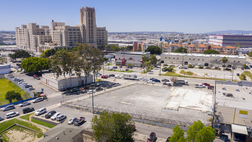 1308 S Soto St, Los Angeles, CA en alquiler - Foto del edificio - Imagen 2 de 4