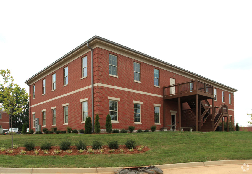 914 Lily Creek Rd, Louisville, KY en venta - Foto del edificio - Imagen 2 de 3