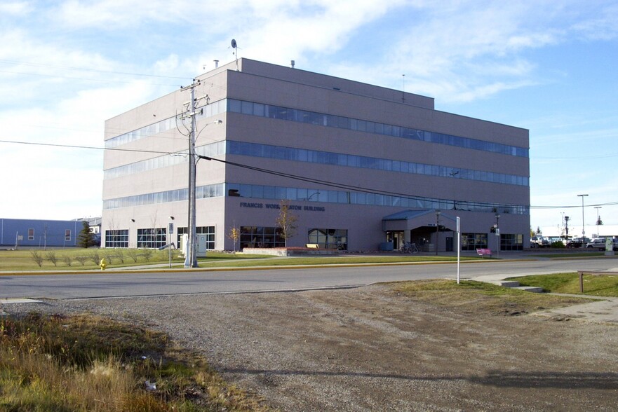 10003 110th Ave, Fort St John, BC en alquiler - Foto del edificio - Imagen 2 de 3