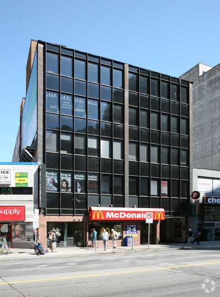 20 Eglinton Ave E, Toronto, ON en alquiler - Foto del edificio - Imagen 3 de 5