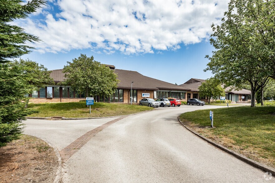 First Ave, Deeside en venta - Foto del edificio - Imagen 2 de 2