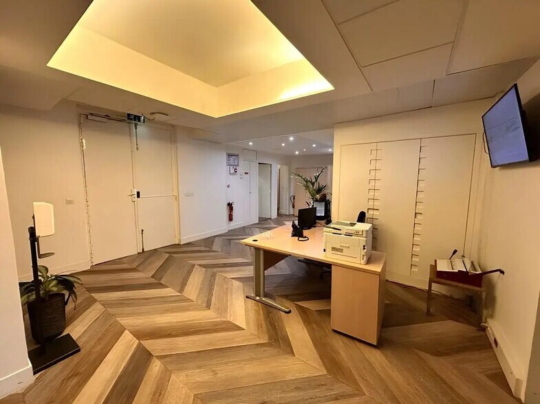 2-4 Rue Lord Byron, Paris en venta - Foto del edificio - Imagen 2 de 6