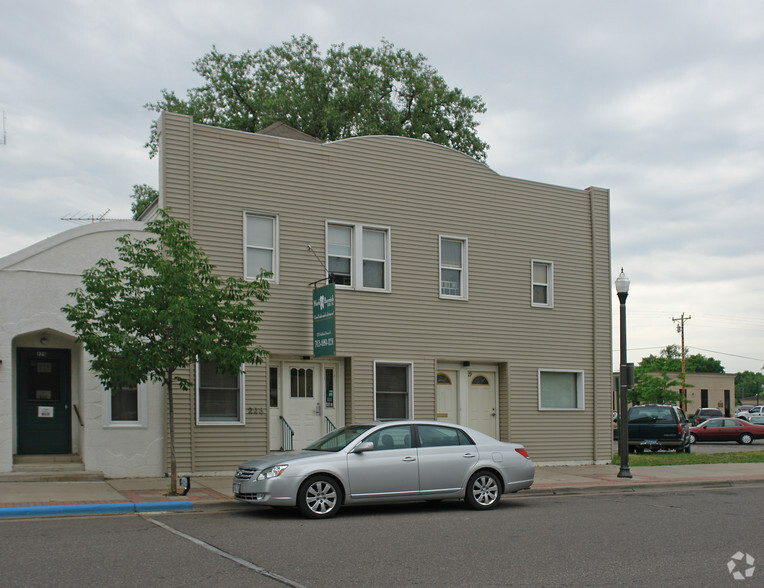 219-223 Asland St S, Cambridge, MN en alquiler - Foto del edificio - Imagen 2 de 2