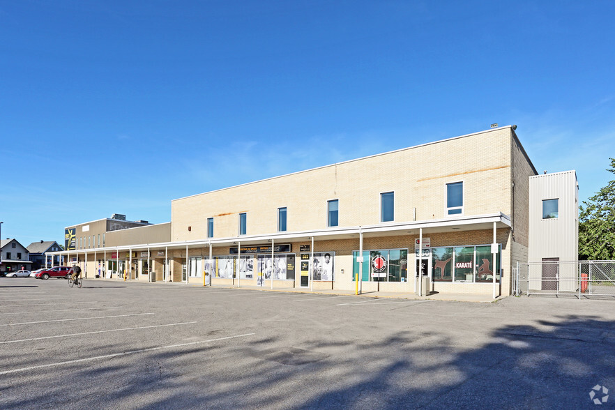 380-400 Boul Alexandre-Taché, Gatineau, QC en alquiler - Foto del edificio - Imagen 3 de 4