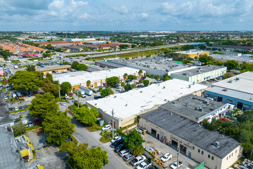 2699 W 79th St, Hialeah, FL en alquiler - Foto del edificio - Imagen 2 de 20