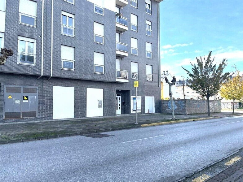 Local en Ponferrada en venta - Foto del edificio - Imagen 2 de 9