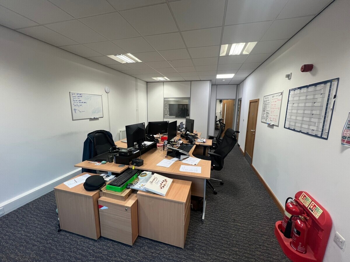 9 George Mann Rd, Leeds, WYK LS10 1DX - Unidad 7 -  - Foto del interior - Image 2 of 4