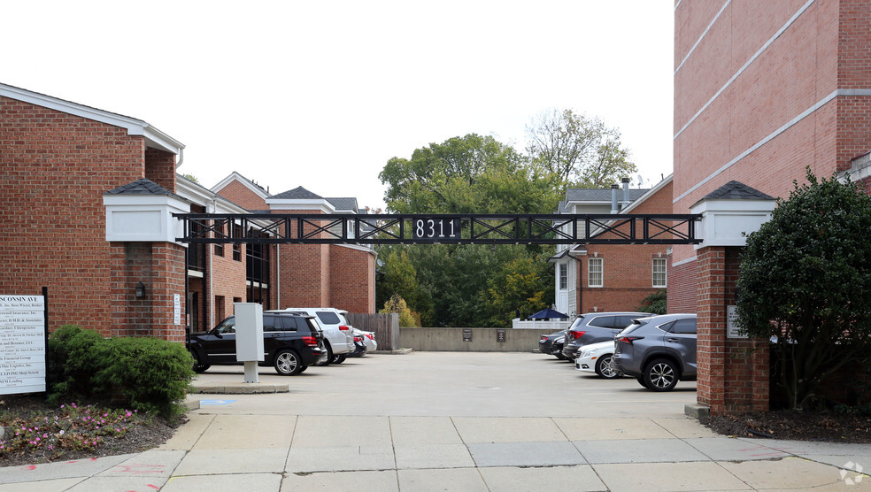 8311 Wisconsin Ave, Bethesda, MD en alquiler - Foto del edificio - Imagen 3 de 5