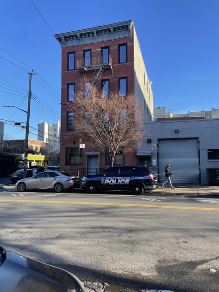 Red Hook Four Building Multifamily cartera de 4 inmuebles en venta en LoopNet.es - Foto del edificio - Imagen 2 de 5