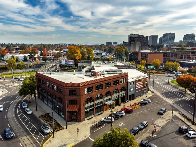 240 N Broadway, Portland, OR en alquiler - Foto del edificio - Imagen 2 de 18