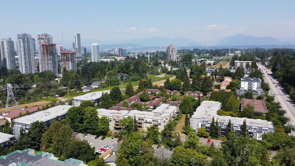 9955 140 St, Surrey, BC en venta - Foto del edificio - Imagen 2 de 4