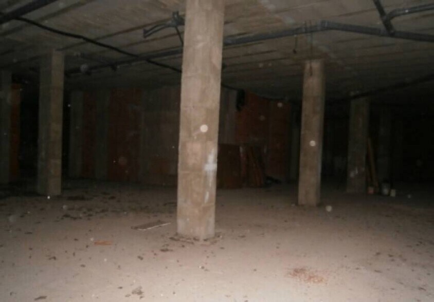 Local en León en venta - Foto del edificio - Imagen 2 de 2