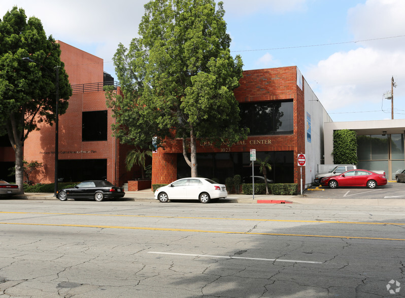 1023 N Hollywood Way, Burbank, CA en alquiler - Foto principal - Imagen 1 de 47