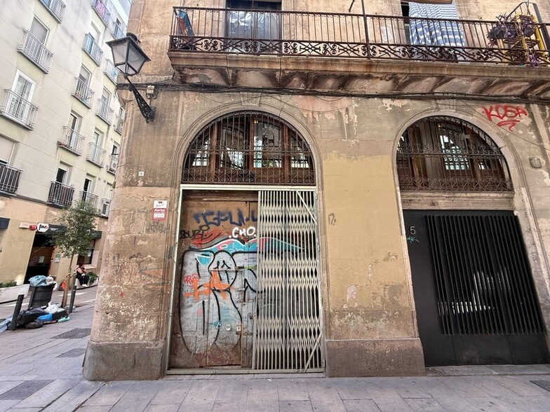 Edificio residencial en Barcelona, Barcelona en venta - Foto del edificio - Imagen 2 de 3
