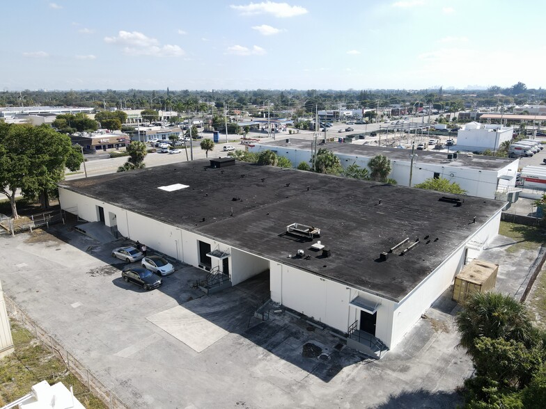 18470 NW 27th Ave, Miami Gardens, FL en venta - Foto del edificio - Imagen 1 de 32