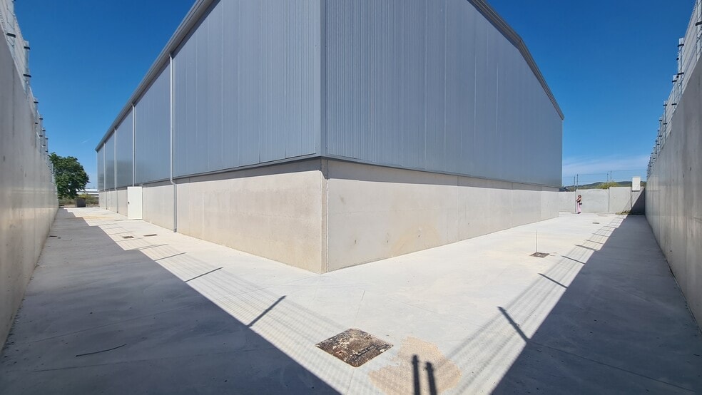 Nave en Loeches, Madrid en venta - Foto del edificio - Imagen 2 de 15