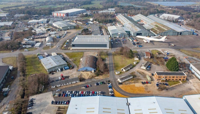 Enterprise Way Road, Hurn en venta - Vista aérea - Imagen 2 de 3