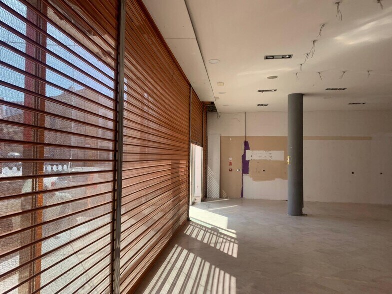 Local en SEVILLA en alquiler - Foto del edificio - Imagen 3 de 9