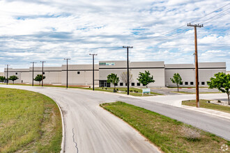 1228 Cornerway Blvd, San Antonio, TX en alquiler Foto del edificio- Imagen 2 de 2