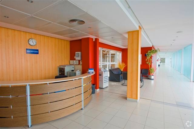 Avenida Vía Láctea, 4, San Fernando de Henares, Madrid en alquiler - Foto del edificio - Imagen 2 de 7