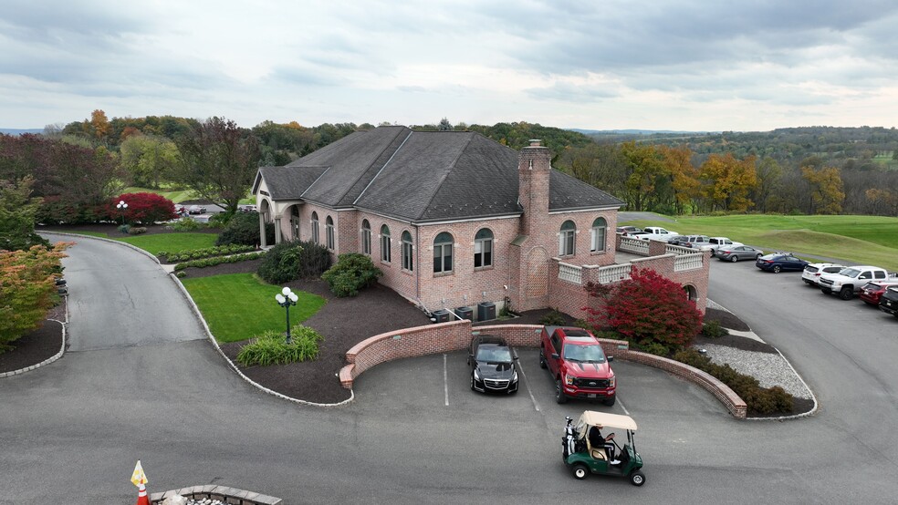 235 Moorestown Dr, Bath, PA en alquiler - Foto del edificio - Imagen 2 de 91