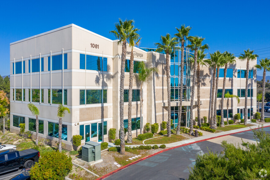 1061 Tierra Del Rey, Chula Vista, CA en alquiler - Foto del edificio - Imagen 1 de 5