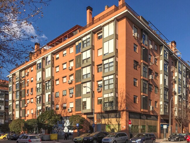 Más detalles de Calle de María Callas, 6, Madrid - Edificio residencial​ en venta