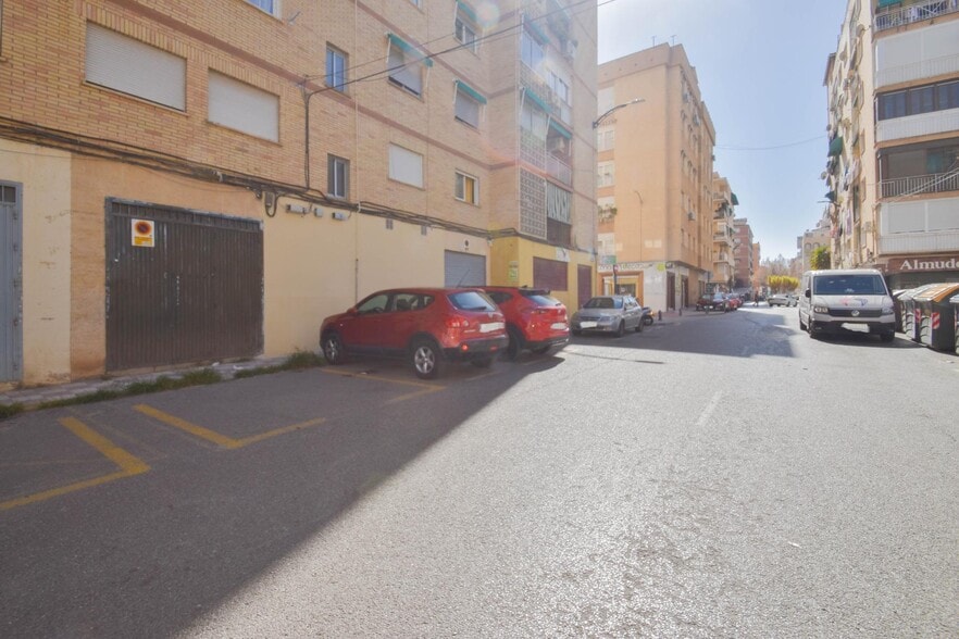Calle Ingeniero Santa Cruz, 6, Granada, Granada en venta - Foto del edificio - Imagen 2 de 9