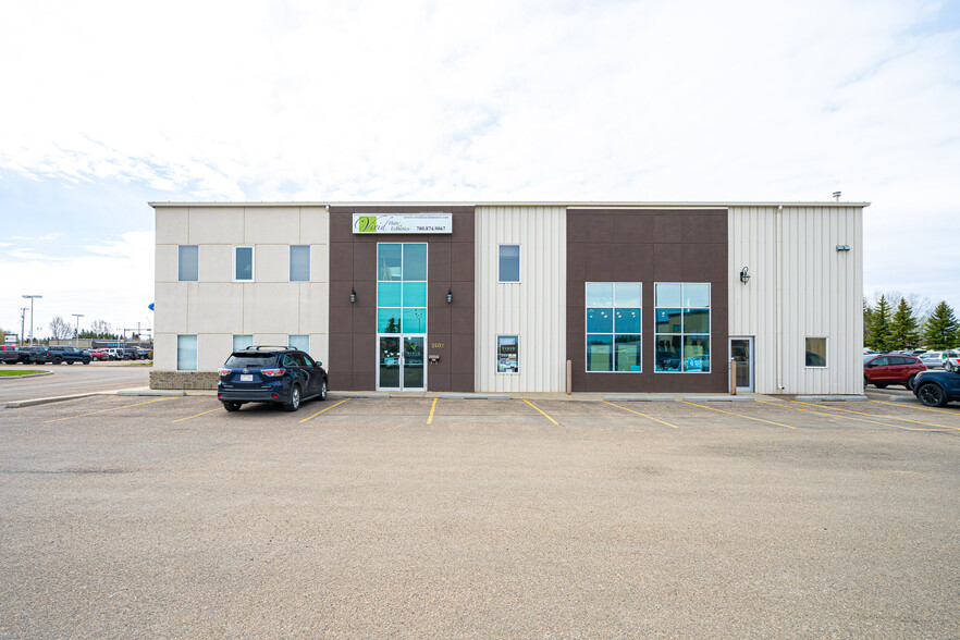 2602 50 Av, Lloydminster, AB en venta - Foto del edificio - Imagen 2 de 51