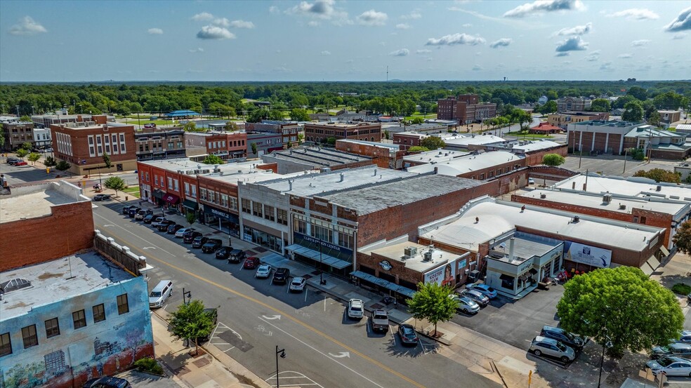 318 Dewey Ave. Oklahoma, Bartlesville, OK en venta - Foto del edificio - Imagen 3 de 52