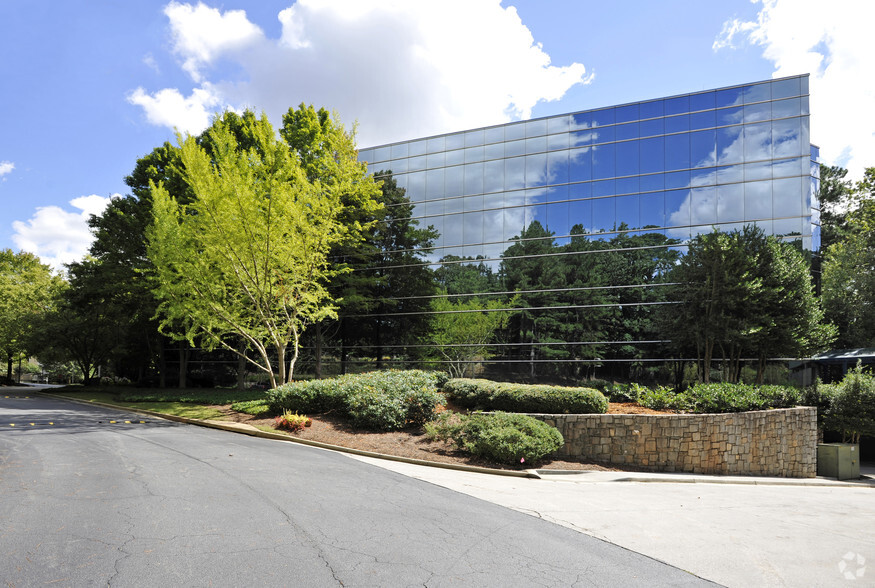 100 Ashford Ctr N, Atlanta, GA en alquiler - Foto principal - Imagen 1 de 19