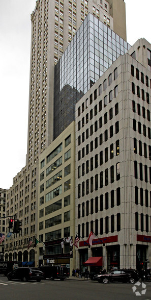 590 Fifth Ave, New York, NY en alquiler - Foto del edificio - Imagen 1 de 11