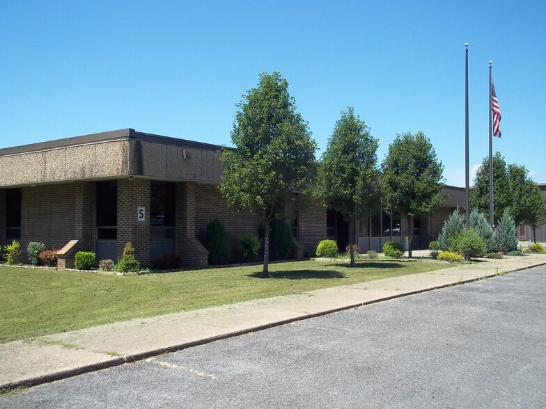 173 Bombardier Way, Bridgeport, WV en alquiler - Foto del edificio - Imagen 2 de 2