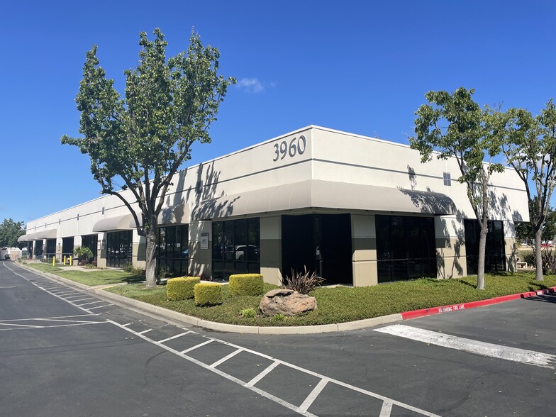 3960 Industrial Blvd, West Sacramento, CA en alquiler - Foto principal - Imagen 1 de 4