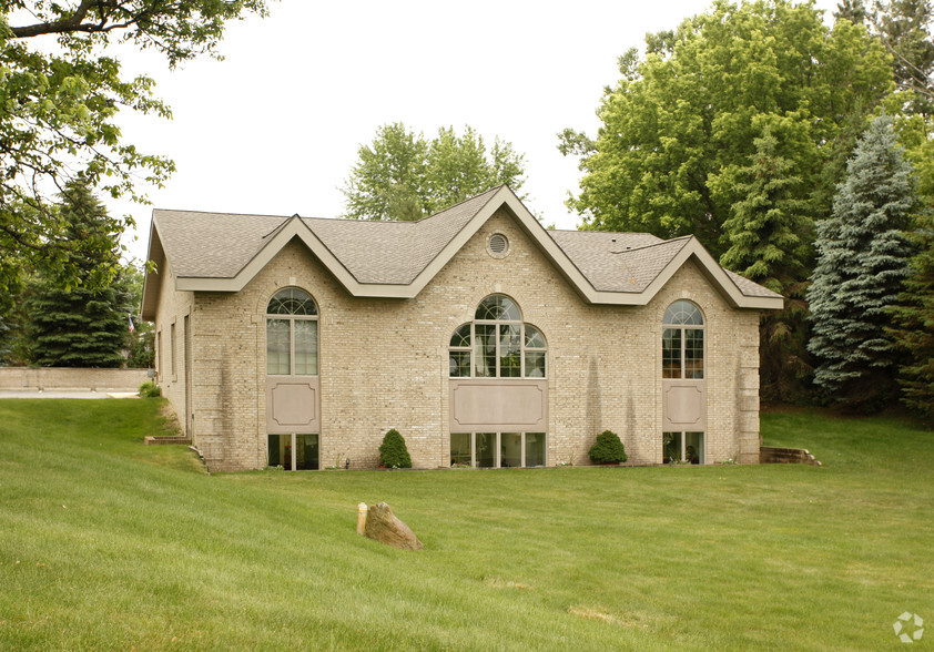 11436 E Highland Rd, Hartland, MI en alquiler - Foto del edificio - Imagen 2 de 2