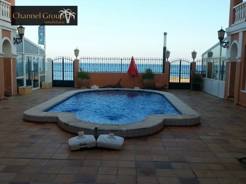 Local en Torrevieja, Alicante en venta - Foto del edificio - Imagen 3 de 21