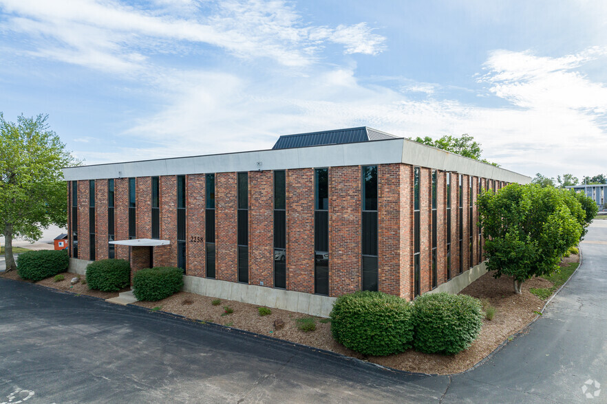 2258 Schuetz Rd, Maryland Heights, MO en alquiler - Foto del edificio - Imagen 3 de 8