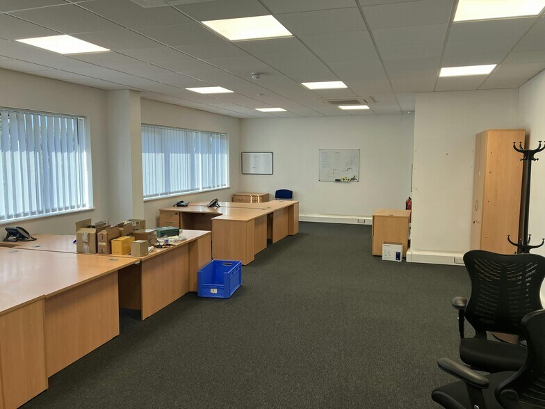 Hanworth Ln, Chertsey en alquiler - Foto del edificio - Imagen 3 de 9