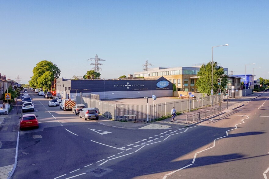 193 London Rd, Staines en venta - Foto principal - Imagen 1 de 3