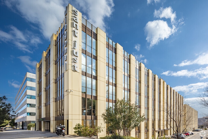 Carrer de la Constitució, 3, Sant Just Desvern, Barcelona en alquiler - Foto del edificio - Imagen 3 de 15