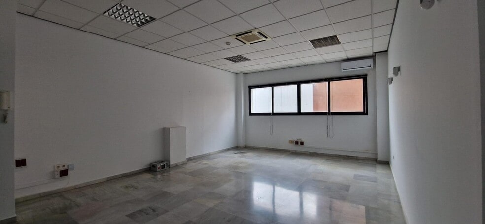Oficina en Mairena del Aljarafe, Sevilla en venta - Foto del edificio - Imagen 2 de 12