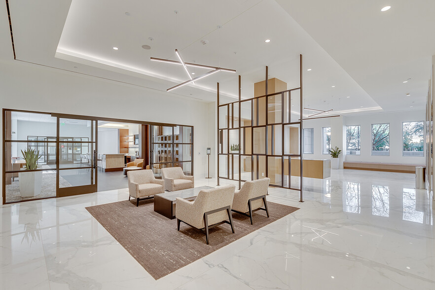 8117 Preston Rd, Dallas, TX en alquiler - Lobby - Imagen 3 de 6