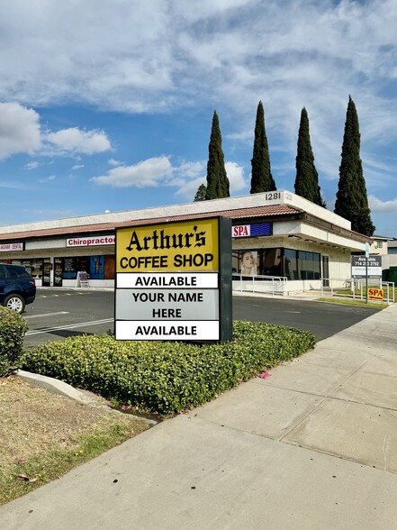 1281 E La Habra Blvd, La Habra, CA en alquiler - Foto del edificio - Imagen 1 de 6