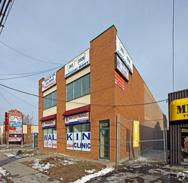 1939 Kennedy Rd, Toronto, ON en alquiler - Foto del edificio - Imagen 2 de 3