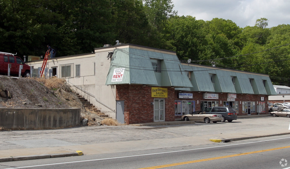 1031 Plainfield St, Johnston, RI en alquiler - Foto del edificio - Imagen 3 de 17