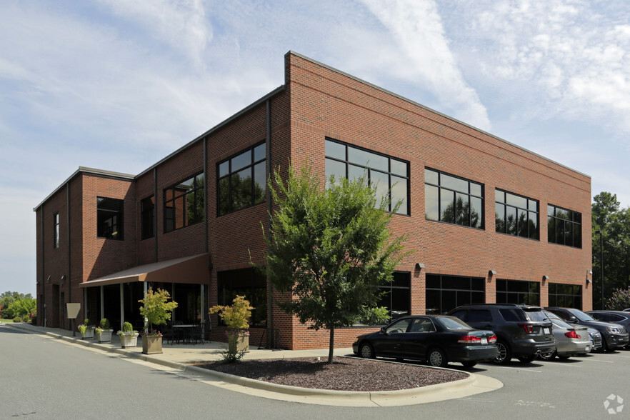 2910 Sumner Blvd, Raleigh, NC en alquiler - Foto del edificio - Imagen 3 de 9